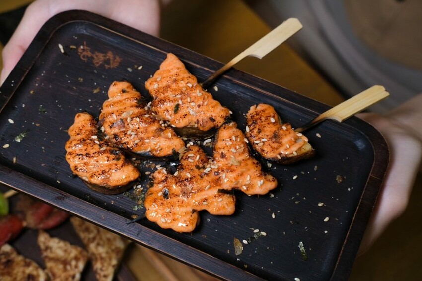 貳參日式串燒｜明太子控會愛的平價串燒店，每串最低15元起就能吃! - 肉依小姐吃什麼