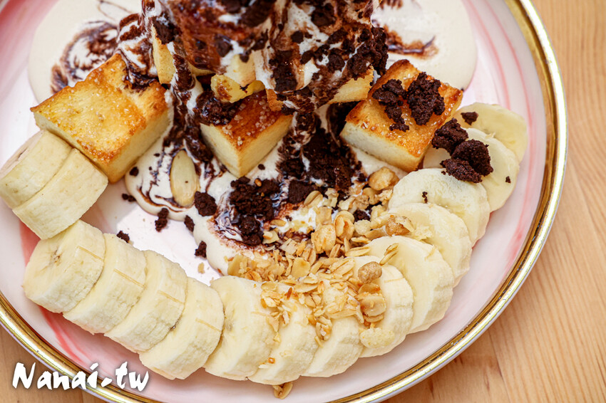 員林新店！藏在透天厝的貓互動店，被一群貓星人包圍超療癒，根本是貓控天堂，必點巨型港式舒芙蕾和金磚蜜糖吐司