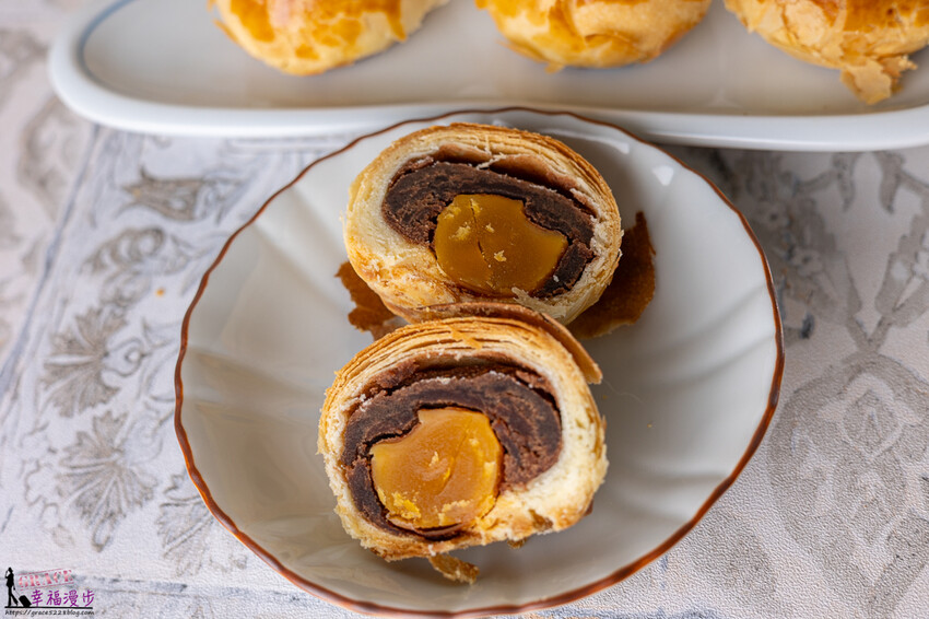 邦穀烘焙製造所|西區台中市–琥珀蛋黃酥帶點焦糖香氣,文青風格的店面有著多款麵包