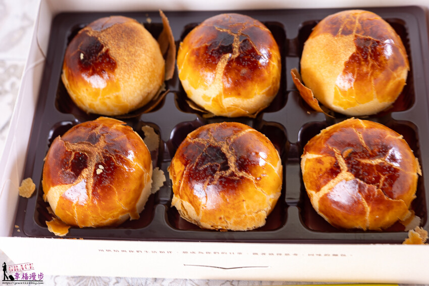 邦穀烘焙製造所|西區台中市–琥珀蛋黃酥帶點焦糖香氣,文青風格的店面有著多款麵包