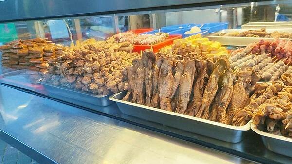 要等2小時以上才能吃到的爆人氣路邊攤美食!老闆的電話一直響個不停,點完餐之後,還要等2小時以上才能吃