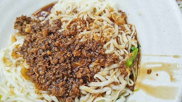 要等2小時以上才能吃到的爆人氣路邊攤美食!老闆的電話一直響個不停,點完餐之後,還要等2小時以上才能吃