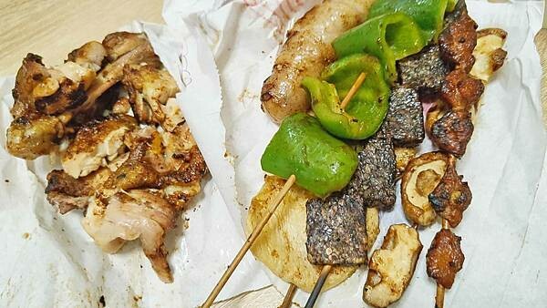 要等2小時以上才能吃到的爆人氣路邊攤美食!老闆的電話一直響個不停,點完餐之後,還要等2小時以上才能吃