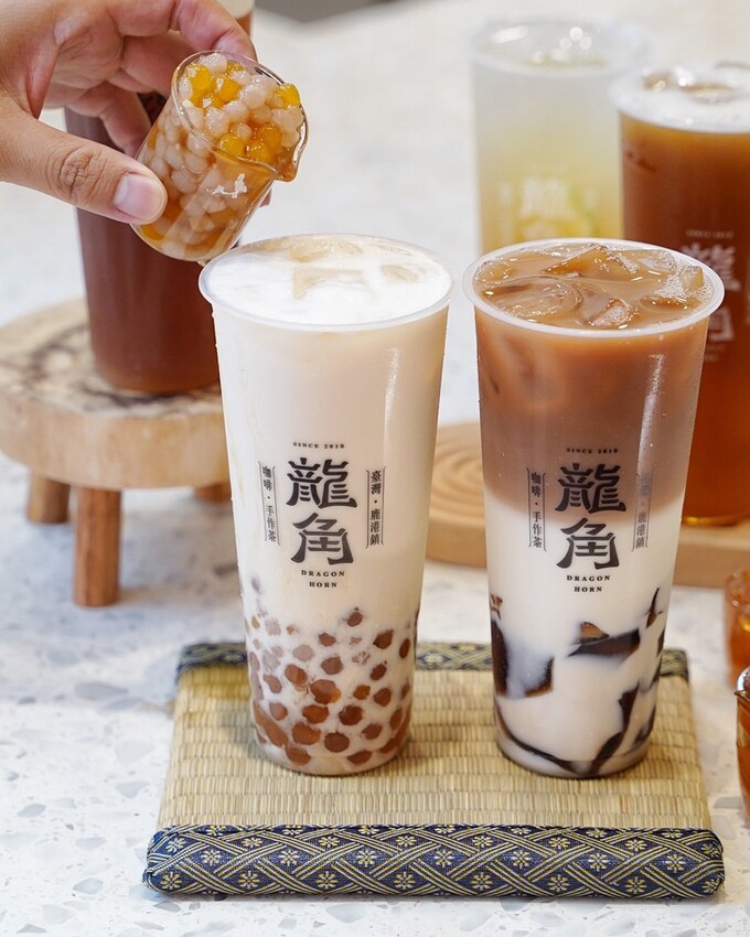 竹南頭份手搖飲料首選推薦!「龍角 Dragon Horn苗栗竹南店」,強力推薦「重乳龍涎凍奶、珍芋桂花春奶、橙柚青2.0」,純茶、奶茶系列都認真好喝! - 阿華田的美食日記