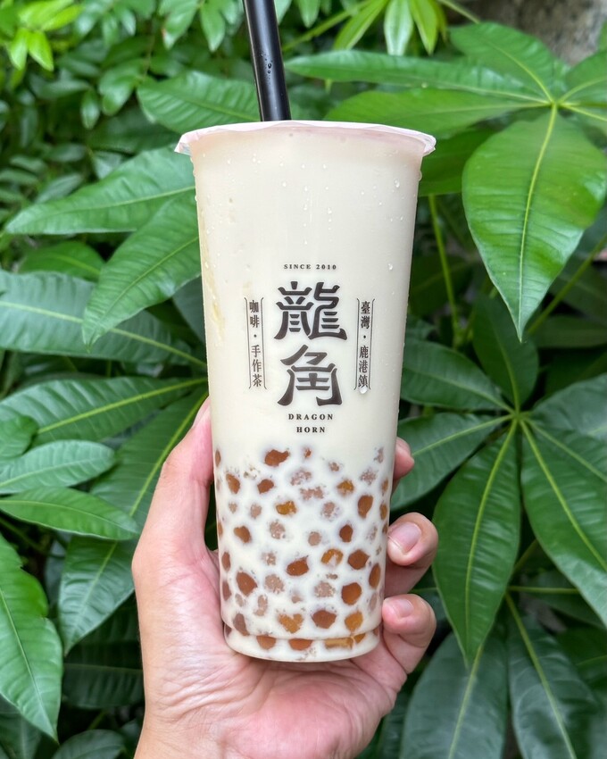 竹南頭份手搖飲料首選推薦!「龍角 Dragon Horn苗栗竹南店」,強力推薦「重乳龍涎凍奶、珍芋桂花春奶、橙柚青2.0」,純茶、奶茶系列都認真好喝! - 阿華田的美食日記