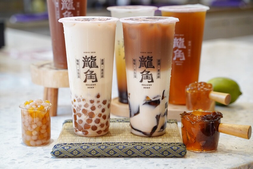 竹南頭份手搖飲料首選推薦!「龍角 Dragon Horn苗栗竹南店」,強力推薦「重乳龍涎凍奶、珍芋桂花春奶、橙柚青2.0」,純茶、奶茶系列都認真好喝! - 阿華田的美食日記