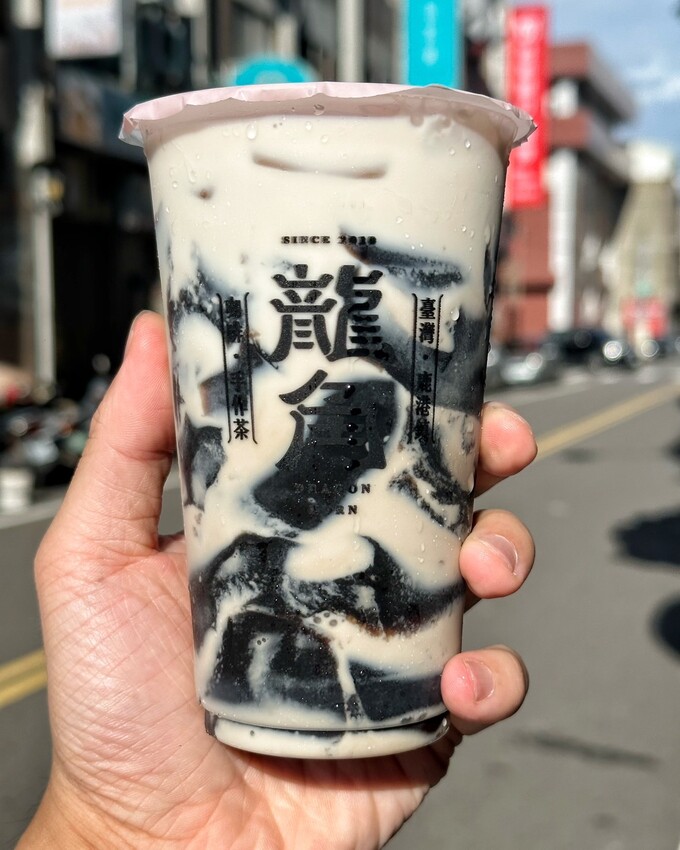 竹南頭份手搖飲料首選推薦!「龍角 Dragon Horn苗栗竹南店」,強力推薦「重乳龍涎凍奶、珍芋桂花春奶、橙柚青2.0」,純茶、奶茶系列都認真好喝! - 阿華田的美食日記
