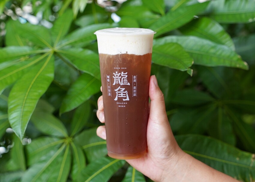 竹南頭份手搖飲料首選推薦!「龍角 Dragon Horn苗栗竹南店」,強力推薦「重乳龍涎凍奶、珍芋桂花春奶、橙柚青2.0」,純茶、奶茶系列都認真好喝! - 阿華田的美食日記
