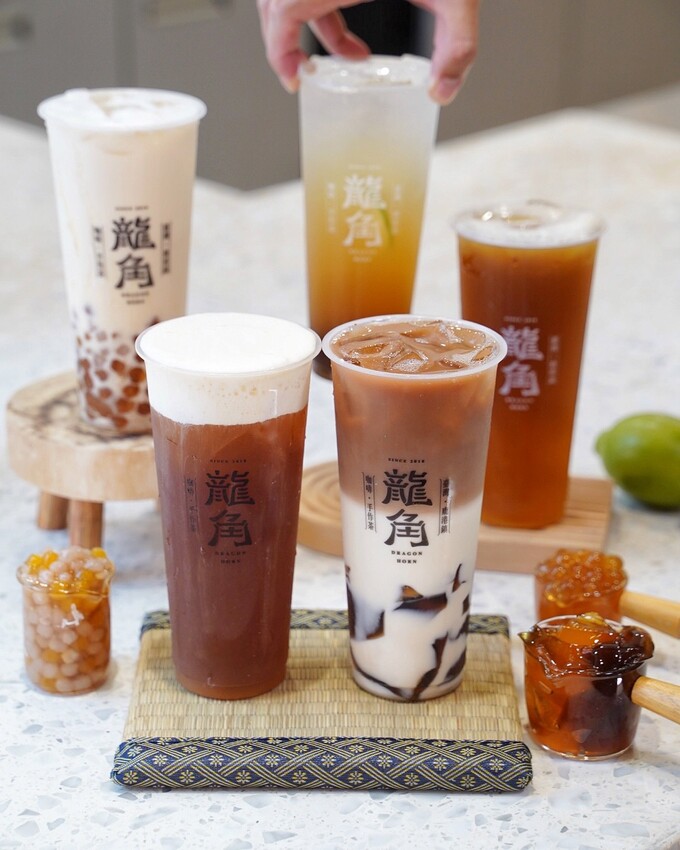 竹南頭份手搖飲料首選推薦!「龍角 Dragon Horn苗栗竹南店」,強力推薦「重乳龍涎凍奶、珍芋桂花春奶、橙柚青2.0」,純茶、奶茶系列都認真好喝! - 阿華田的美食日記
