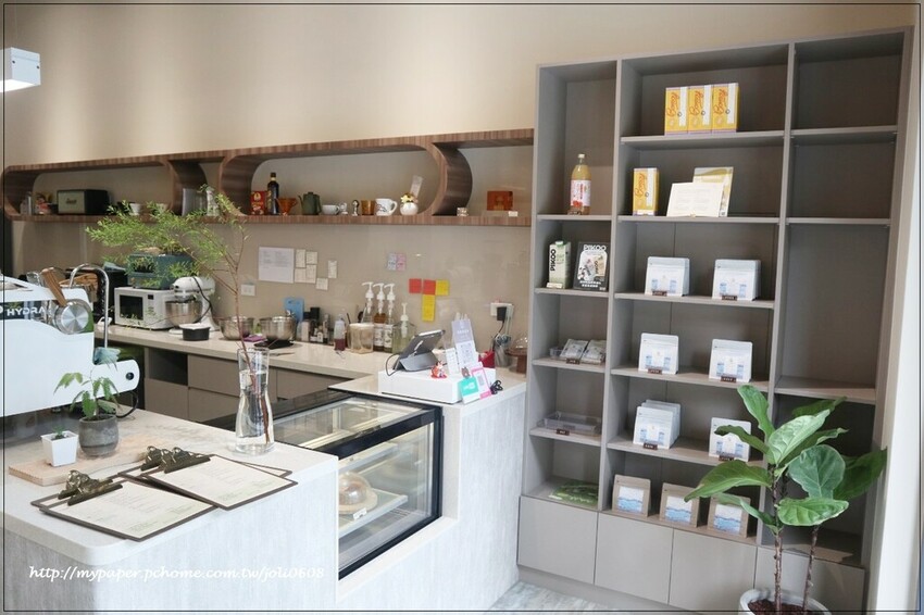 【咖啡洝.Coffee Àn】桃園中路特區咖啡廳推薦 寵物友善咖啡廳 必點特調咖啡與巴斯克蛋糕