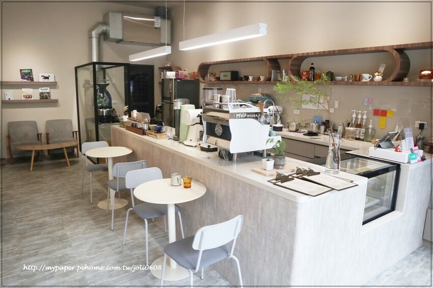 【咖啡洝.Coffee Àn】桃園中路特區咖啡廳推薦 寵物友善咖啡廳 必點特調咖啡與巴斯克蛋糕