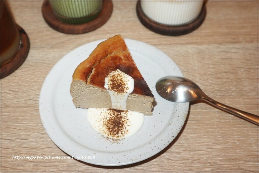 【咖啡洝.Coffee Àn】桃園中路特區咖啡廳推薦 寵物友善咖啡廳 必點特調咖啡與巴斯克蛋糕