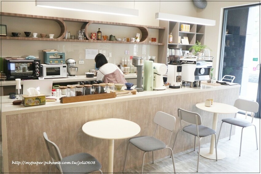 【咖啡洝.Coffee Àn】桃園中路特區咖啡廳推薦 寵物友善咖啡廳 必點特調咖啡與巴斯克蛋糕