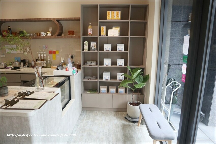 【咖啡洝.Coffee Àn】桃園中路特區咖啡廳推薦 寵物友善咖啡廳 必點特調咖啡與巴斯克蛋糕