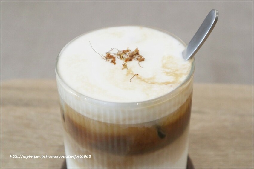 【咖啡洝.Coffee Àn】桃園中路特區咖啡廳推薦 寵物友善咖啡廳 必點特調咖啡與巴斯克蛋糕