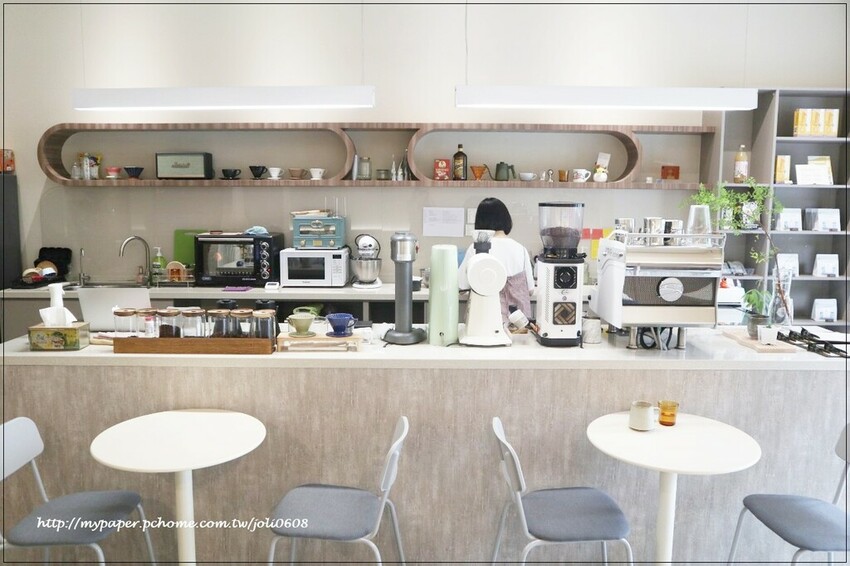 【咖啡洝.Coffee Àn】桃園中路特區咖啡廳推薦 寵物友善咖啡廳 必點特調咖啡與巴斯克蛋糕