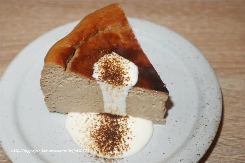 【咖啡洝.Coffee Àn】桃園中路特區咖啡廳推薦 寵物友善咖啡廳 必點特調咖啡與巴斯克蛋糕