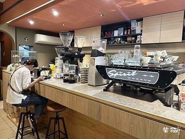 【基隆】貓町咖啡|融合三大名物的吉古拉堡,還有可愛貓咪駐點|