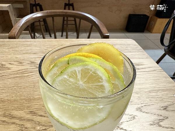 【基隆】貓町咖啡|融合三大名物的吉古拉堡,還有可愛貓咪駐點|