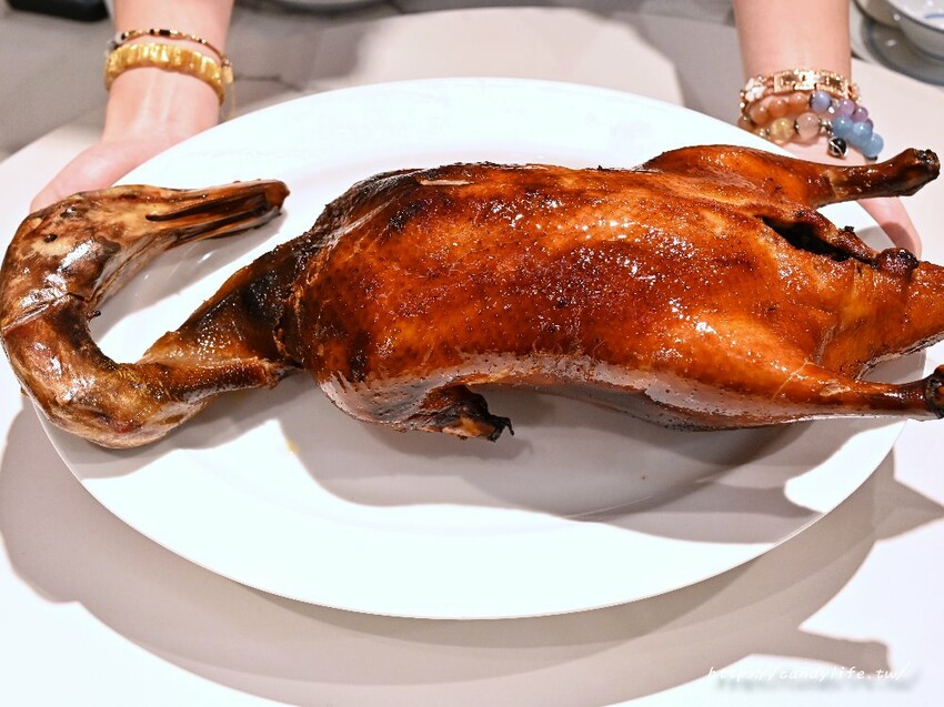 鳴鴨館|台中厲害片皮櫻桃鴨餐廳,由香港師傅掌廚,還有平價粵菜料理及午間套餐