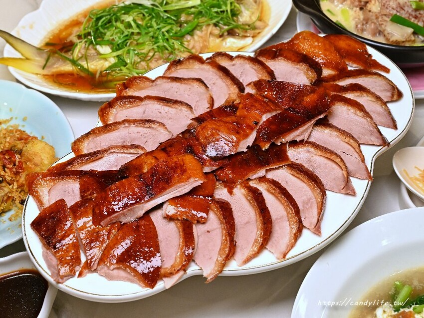 鳴鴨館|台中厲害片皮櫻桃鴨餐廳,由香港師傅掌廚,還有平價粵菜料理及午間套餐