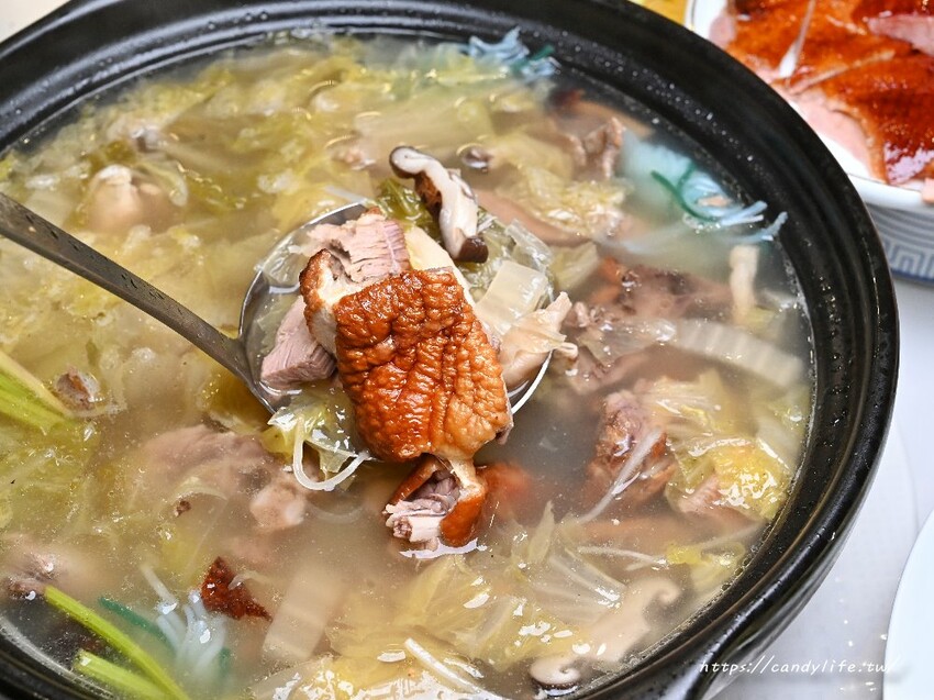 鳴鴨館|台中厲害片皮櫻桃鴨餐廳,由香港師傅掌廚,還有平價粵菜料理及午間套餐