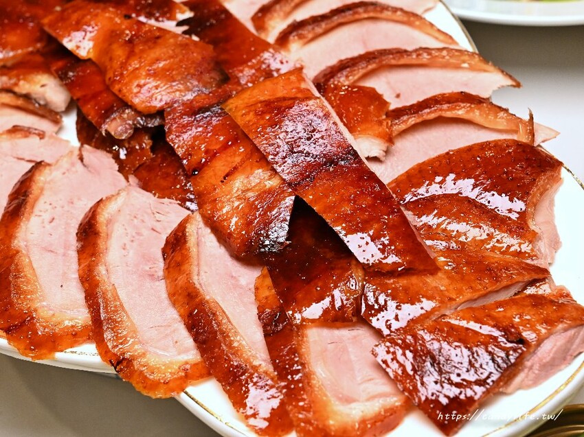 鳴鴨館|台中厲害片皮櫻桃鴨餐廳,由香港師傅掌廚,還有平價粵菜料理及午間套餐