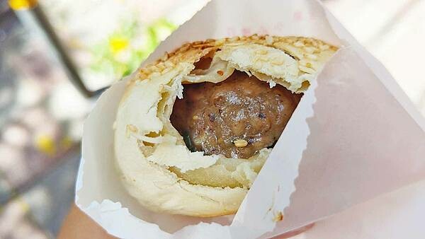 金火胡椒餅｜滿滿爆量蔥的美味胡椒餅，１個４５元價格不貴