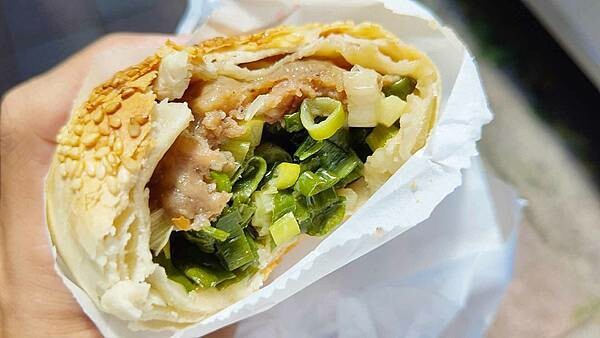 金火胡椒餅｜滿滿爆量蔥的美味胡椒餅，１個４５元價格不貴