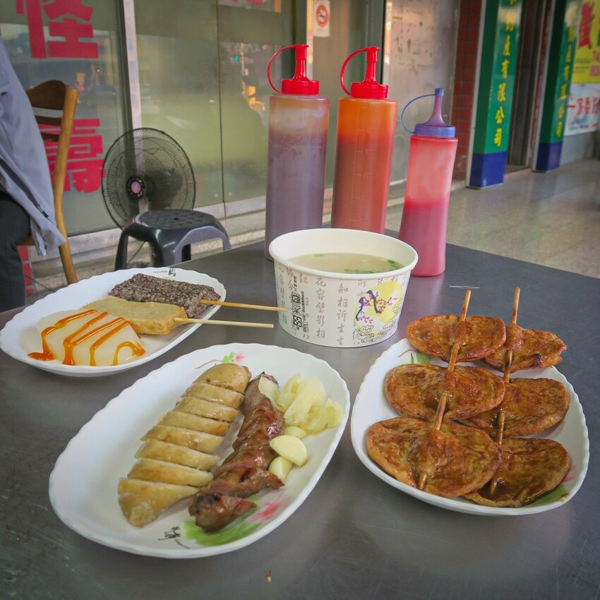 【高雄 鳳山】午後來份台式小點 騎樓下的高雄烤香腸大腸