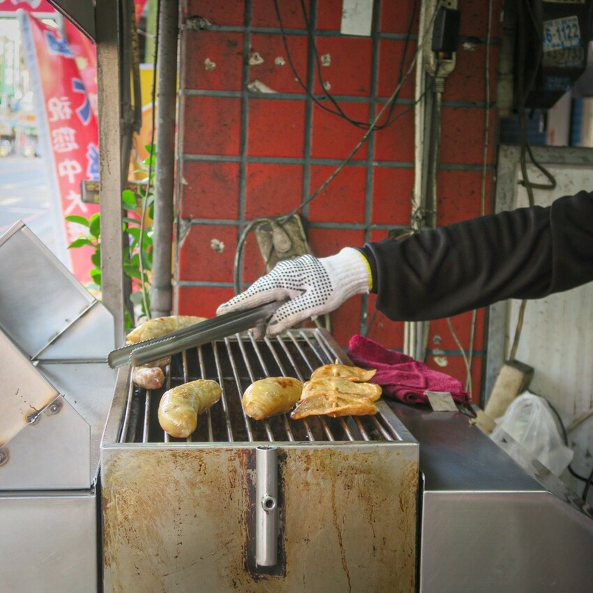 【高雄 鳳山】午後來份台式小點 騎樓下的高雄烤香腸大腸