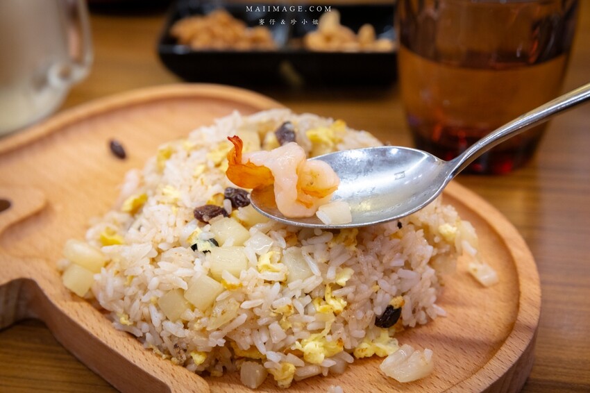新北市永和區新北美食|饗泰多永和比漾店~將近4000則網路評價分數依舊4.9顆星的優秀泰式料理,小朋友專屬的小象炒飯必