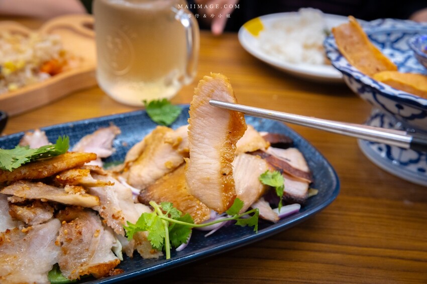 新北市永和區新北美食|饗泰多永和比漾店~將近4000則網路評價分數依舊4.9顆星的優秀泰式料理,小朋友專屬的小象炒飯必