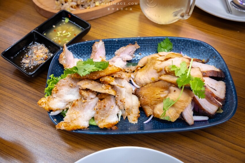 新北市永和區新北美食|饗泰多永和比漾店~將近4000則網路評價分數依舊4.9顆星的優秀泰式料理,小朋友專屬的小象炒飯必