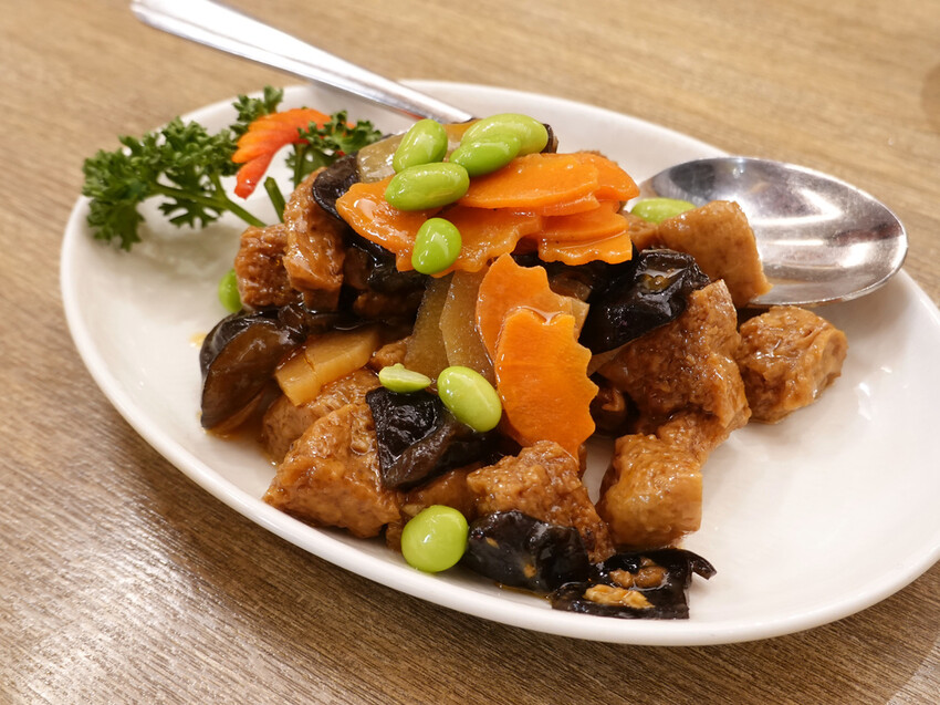 新北市新店區新北新店—樂天皇朝｜獨創八色小籠湯包 皮薄味鮮手工十八摺現做｜裕隆城、大坪林 ​​​​​​​