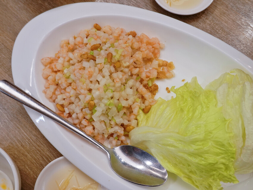 新北市新店區新北新店—樂天皇朝｜獨創八色小籠湯包 皮薄味鮮手工十八摺現做｜裕隆城、大坪林 ​​​​​​​