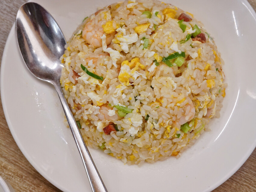 新北市新店區新北新店—樂天皇朝｜獨創八色小籠湯包 皮薄味鮮手工十八摺現做｜裕隆城、大坪林 ​​​​​​​