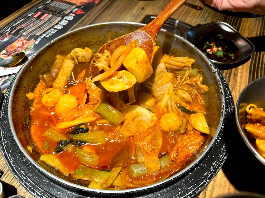 [台北-西門] 甩鍋雞볶찜韓式炒雞吃到飽｜多種口味平價韓式鍋