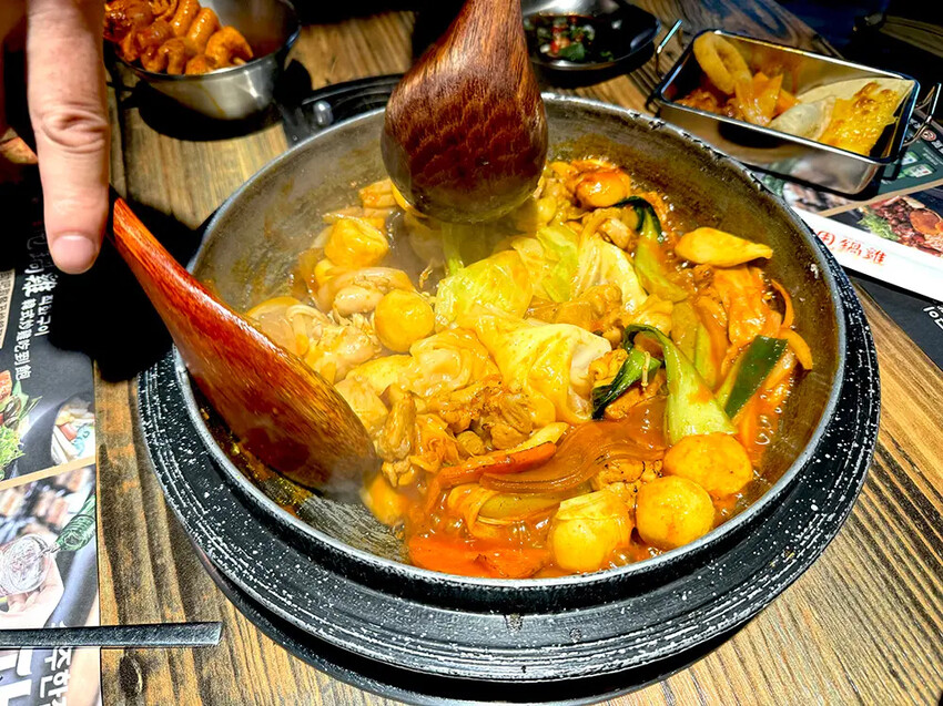 [台北-西門] 甩鍋雞볶찜韓式炒雞吃到飽｜多種口味平價韓式鍋