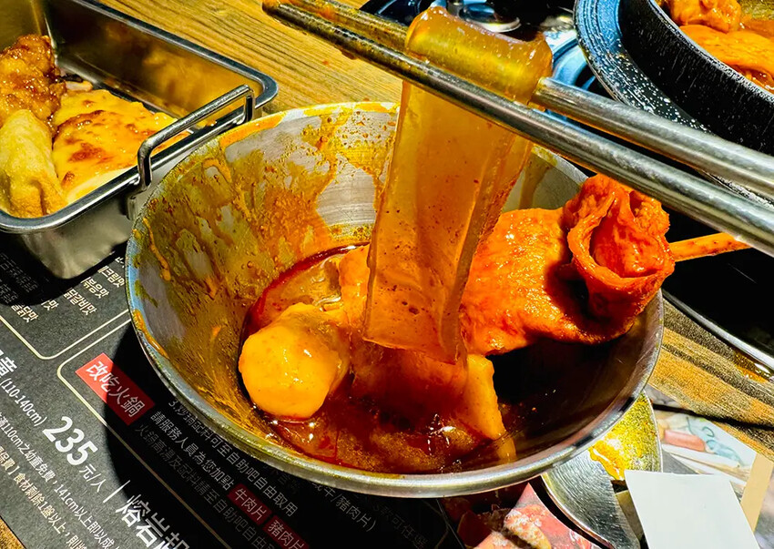 [台北-西門] 甩鍋雞볶찜韓式炒雞吃到飽｜多種口味平價韓式鍋