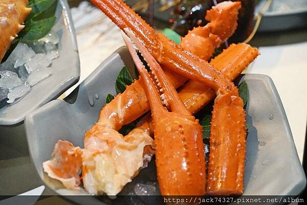 {高雄美食}母親節餐廳推薦:梨花A5和牛放題/北海道帝王蟹、