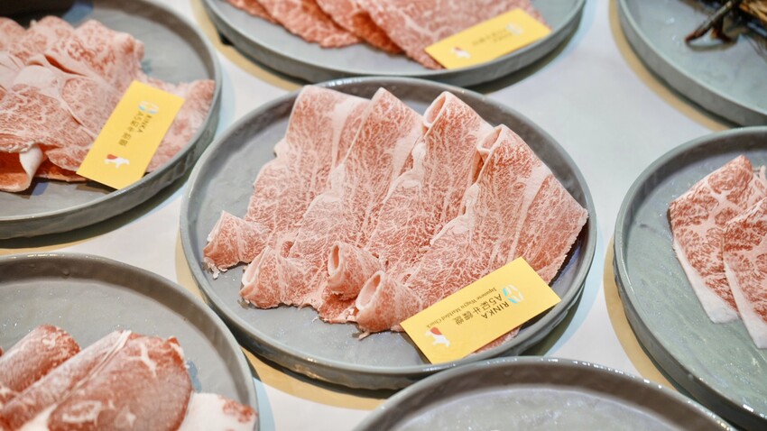 梨花A5和牛放題！高雄吃到飽霸主，日本A5和牛、帝王蟹、松葉蟹奢華饗宴