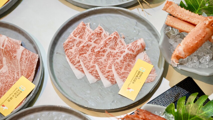 梨花A5和牛放題！高雄吃到飽霸主，日本A5和牛、帝王蟹、松葉蟹奢華饗宴