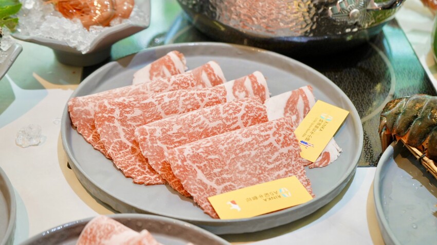 梨花A5和牛放題！高雄吃到飽霸主，日本A5和牛、帝王蟹、松葉蟹奢華饗宴