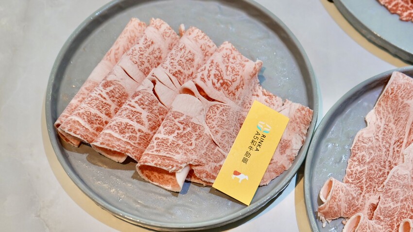 梨花A5和牛放題！高雄吃到飽霸主，日本A5和牛、帝王蟹、松葉蟹奢華饗宴