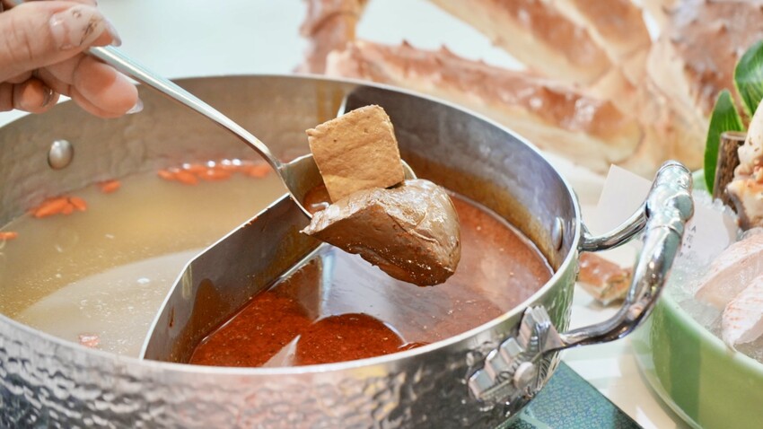 梨花A5和牛放題！高雄吃到飽霸主，日本A5和牛、帝王蟹、松葉蟹奢華饗宴