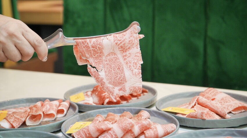 梨花A5和牛放題！高雄吃到飽霸主，日本A5和牛、帝王蟹、松葉蟹奢華饗宴