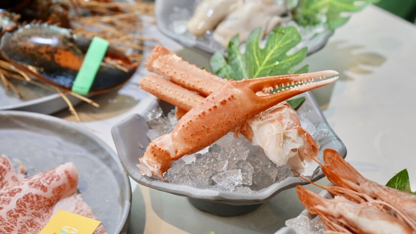 梨花A5和牛放題！高雄吃到飽霸主，日本A5和牛、帝王蟹、松葉蟹奢華饗宴