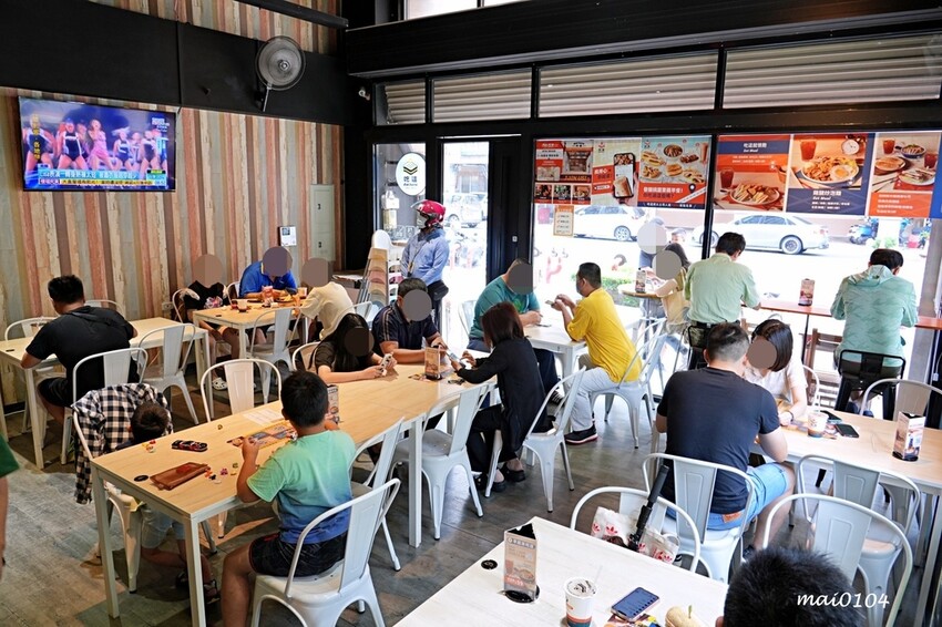 桃園人氣中西式早午餐|Eat here吃這炭火土司~桃園版丹丹!早午餐吃蚵仔麵線、粉漿蛋餅,推出雙十節連假限