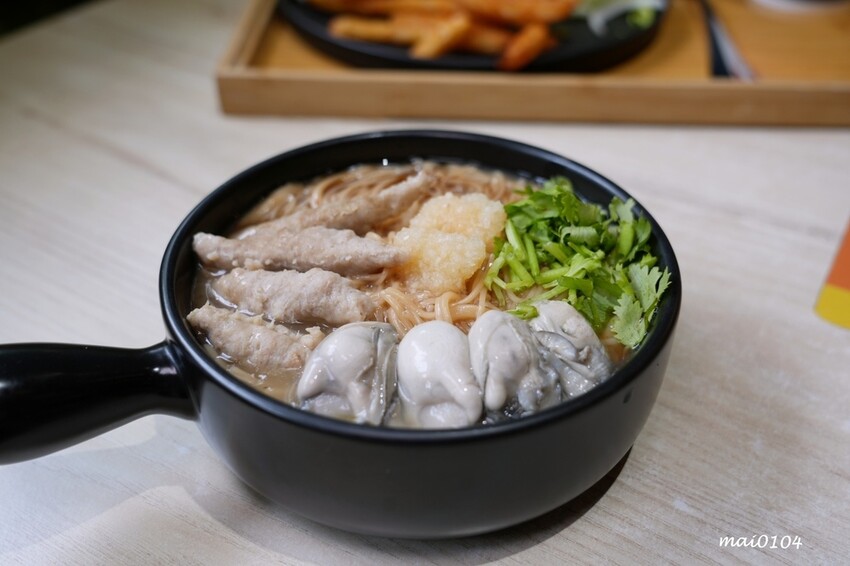 桃園人氣中西式早午餐|Eat here吃這炭火土司~桃園版丹丹!早午餐吃蚵仔麵線、粉漿蛋餅,推出雙十節連假限